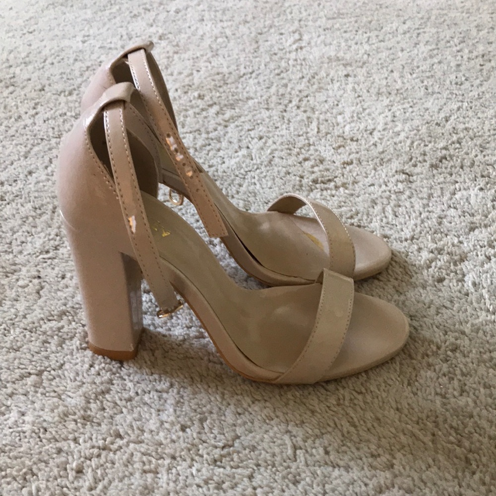 Women’s High Heels - Picture 2 of 3